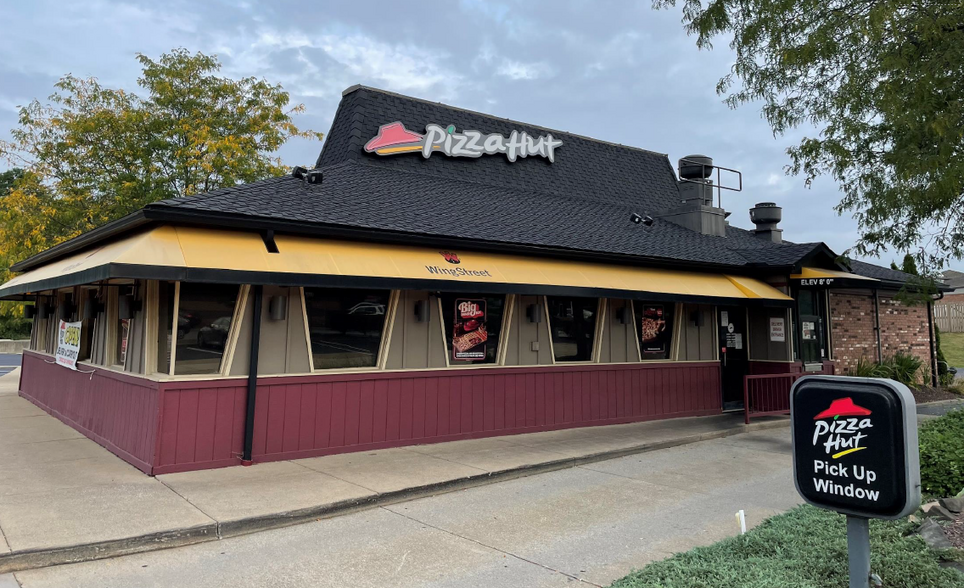 Primary Photo Of 2797 E Waterloo Rd, Akron Fast Food For Sale