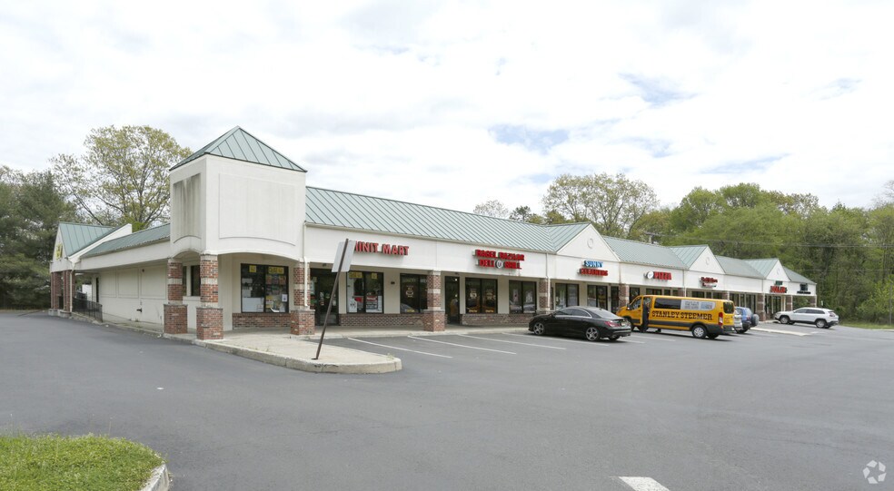 More Photos Of 491 Manalapan Rd, Spotswood General Retail For Lease