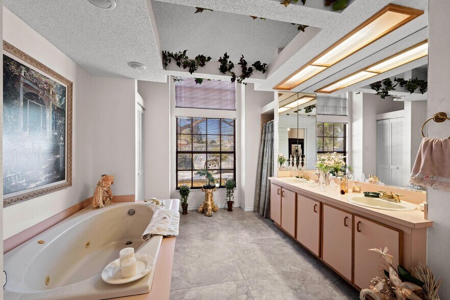 More Photos Of 2501 E Diana St, Tampa Office Residential For Sale