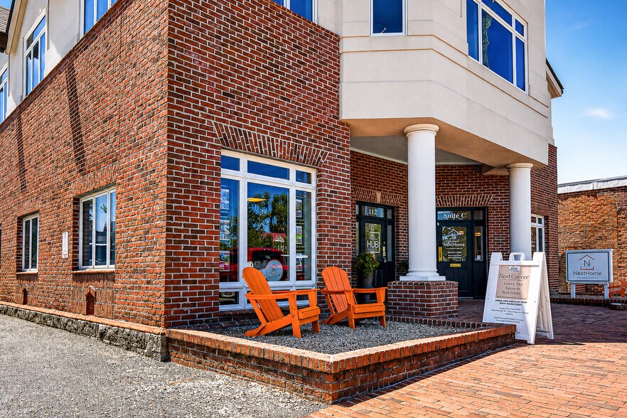 More Photos Of 112 W Doty Ave, Summerville Coworking Space