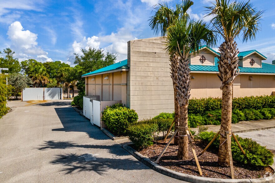 More Photos Of 13621 Cleveland Ave, North Fort Myers Convenience Store For Sale