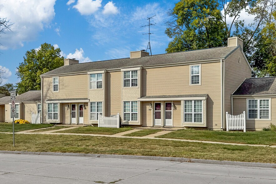 More Photos Of 2645 Newbury Cir, Burlington Apartments For Sale