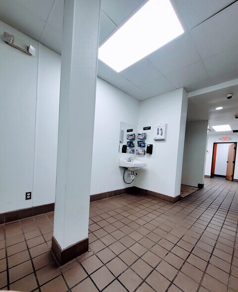 More Photos Of 4313 NW Cache Rd, Lawton Convenience Store For Lease