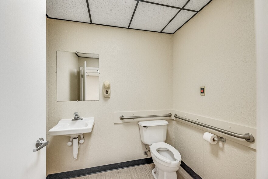 More Photos Of 255 Fortenberry Rd, Merritt Island Medical For Sale