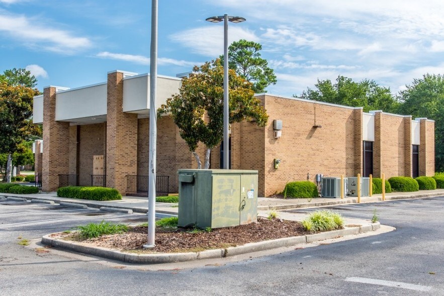 More Photos Of 1749 Gordon Hwy, Augusta Bank For Lease