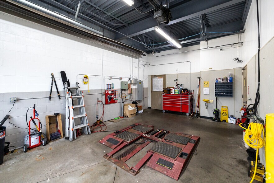 7479 Egan Dr, Savage, MN 55378 Auto Repair For Sale