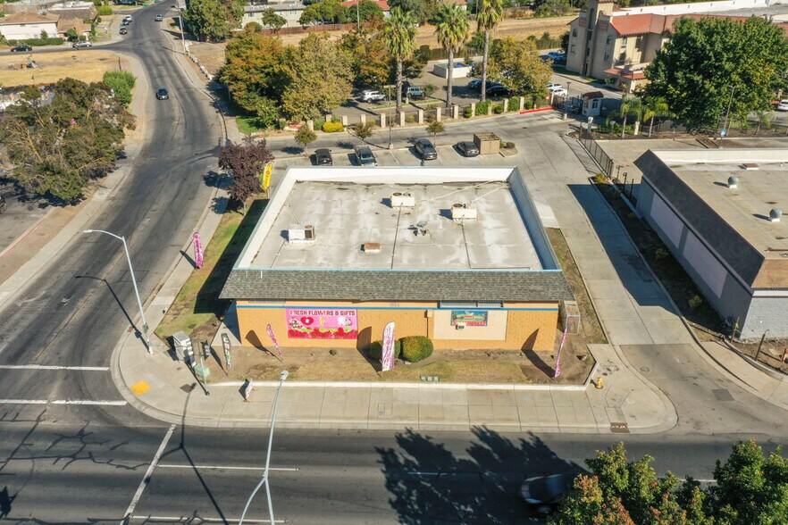 More Photos Of 811 E March Ln, Stockton Storefront For Sale