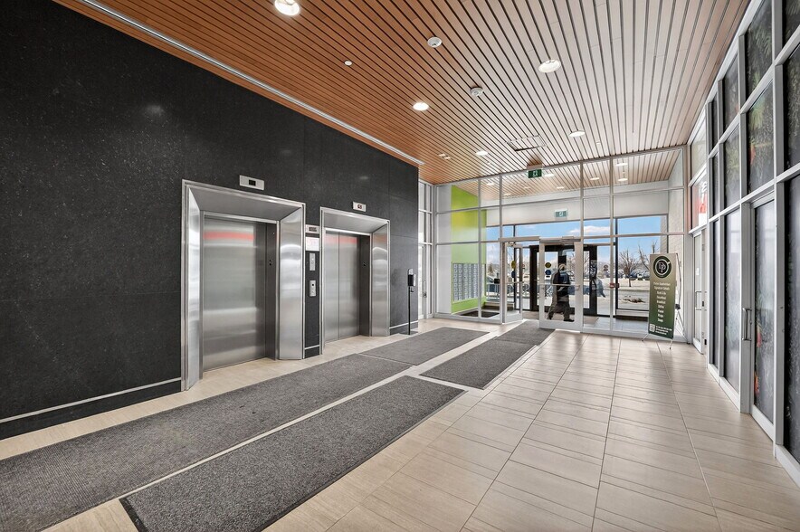 More Photos Of 3075 Hospital Gate, Oakville Medical For Lease