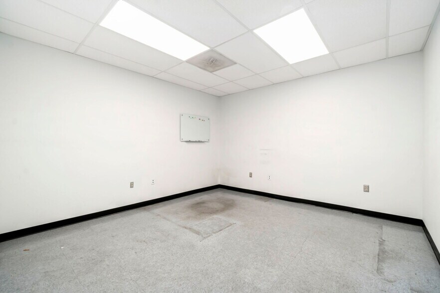 More Photos Of 101 Lexington Ave, Cheyenne Warehouse For Lease