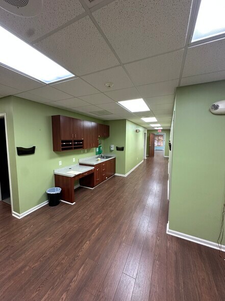 More Photos Of 517 Great Oaks Dr, Monroe Office For Lease