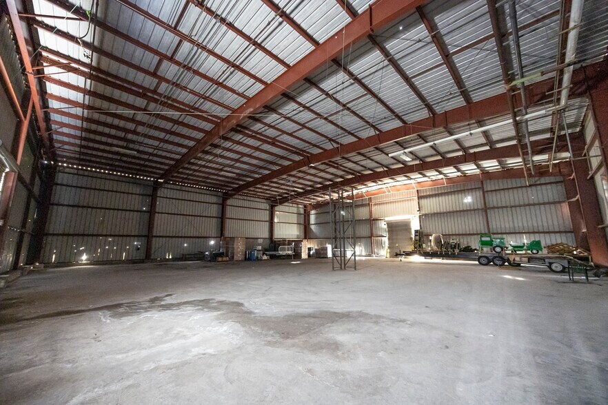 More Photos Of 200 N Uruapan Way, Dinuba Warehouse For Sale