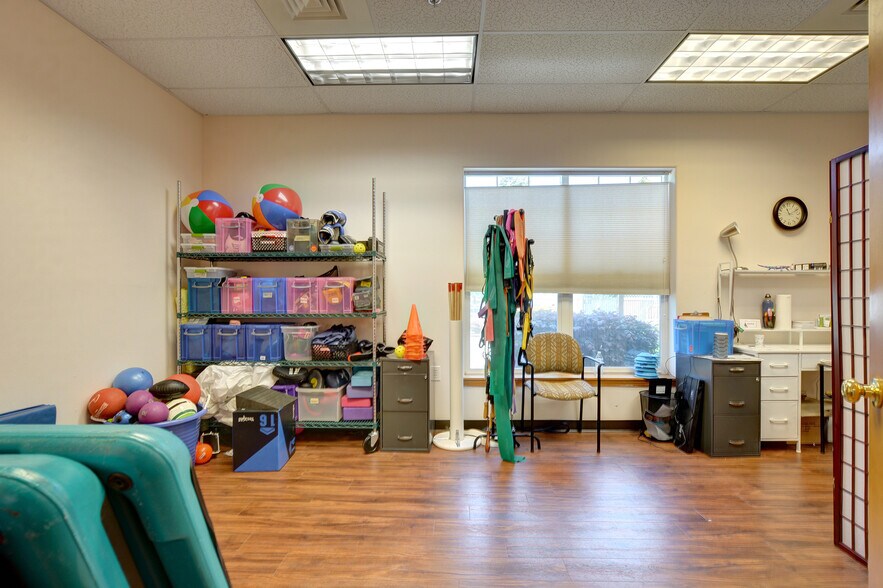 More Photos Of 905 Skylark Pl, Ashland Medical For Sale