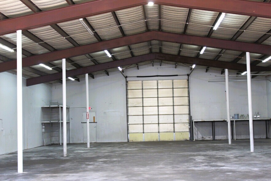 More Photos Of 1810 Barnett Dr, Weatherford Warehouse For Lease