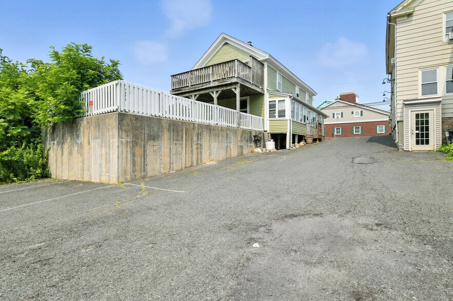 More Photos Of 11 N Main St, Belchertown Office Residential For Sale