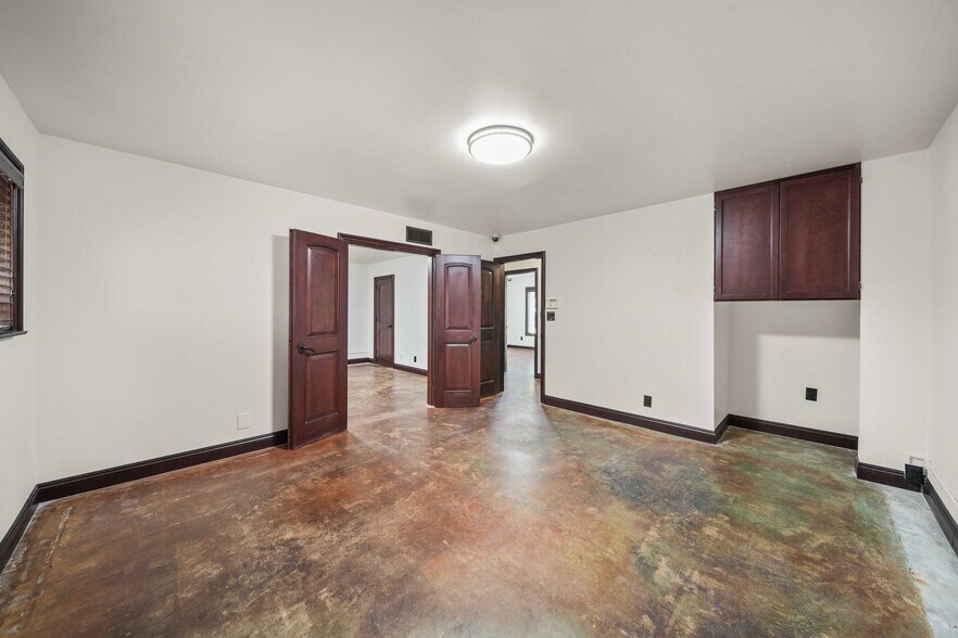 More Photos Of 22508 Market St, Santa Clarita Storefront Retail Office For Lease