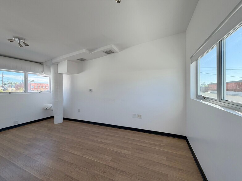 More Photos Of 3767 Overland Ave, Los Angeles Loft Creative Space For Lease