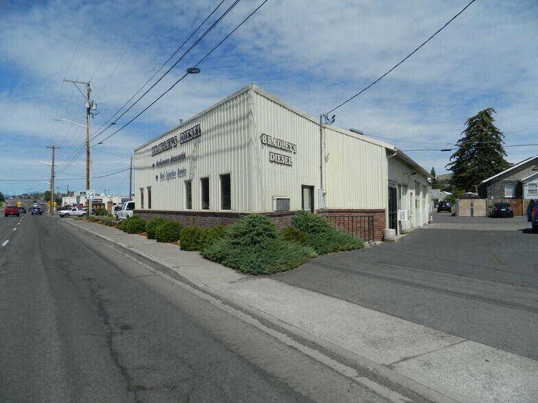 Primary Photo Of 2013 S 6th St, Klamath Falls Auto Repair For Sale