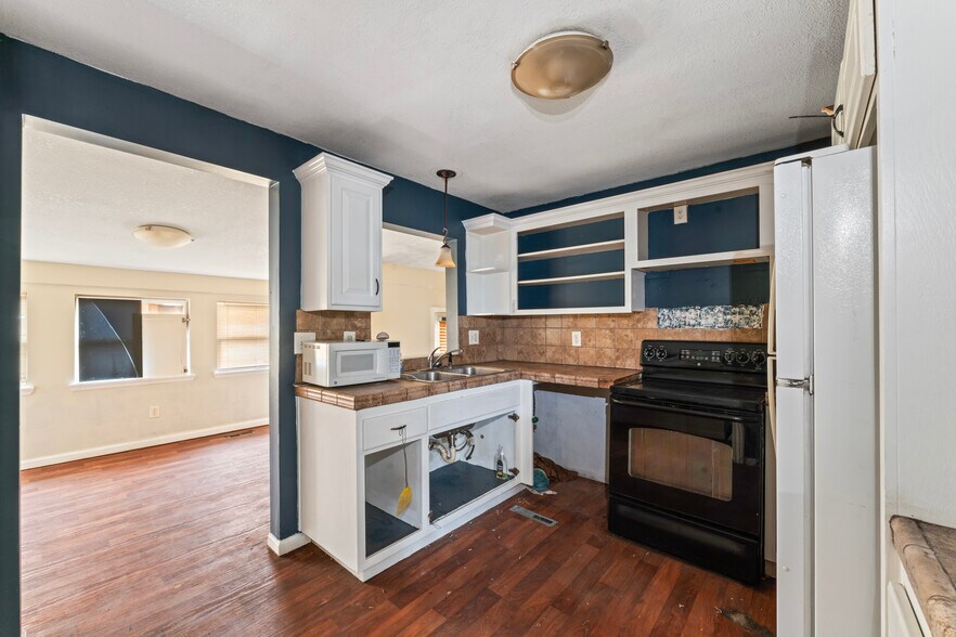 More Photos Of 814 SE Sunnyside School Rd, Blue Springs Warehouse For Sale