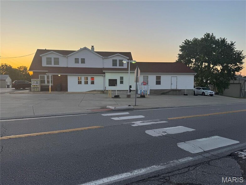 More Photos Of 201 S Highway 63, Freeburg Convenience Store For Sale