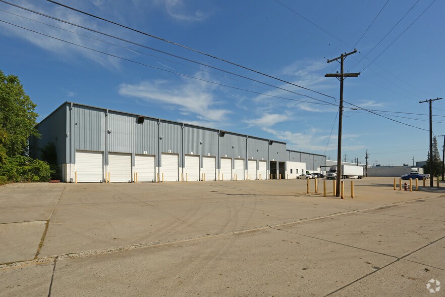 More Photos Of 35660 Clinton St, Wayne Manufacturing For Lease