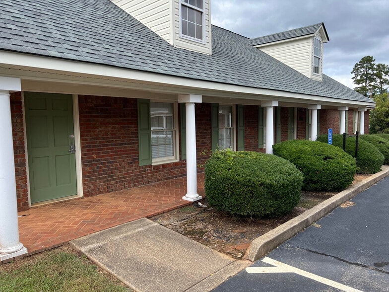 More Photos Of 679 Hospital Rd, Commerce Medical For Lease