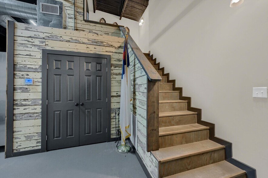 More Photos Of 9517 Collinsville fwy, Collinsville Industrial For Sale