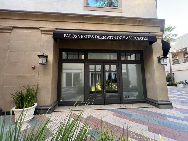More Photos Of 520 Deep Valley Dr, Rolling Hills Estates Hospital For Lease