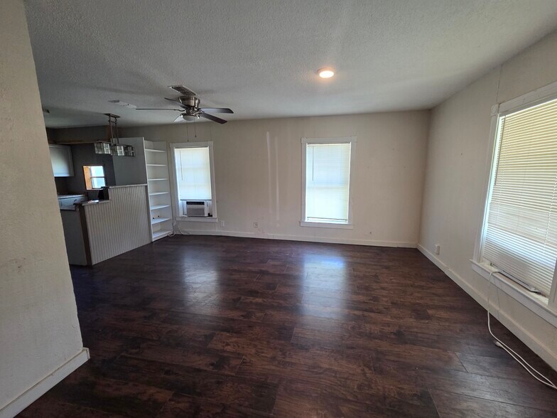 More Photos Of 531 N Main St, Joshua Office Residential For Sale