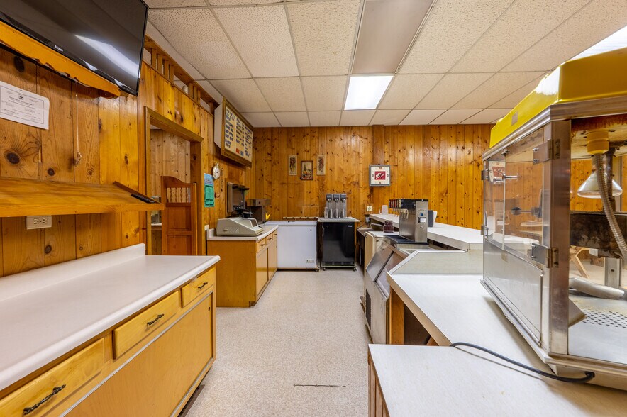 More Photos Of 6297 Columbia Rd NW, Dover Specialty For Sale