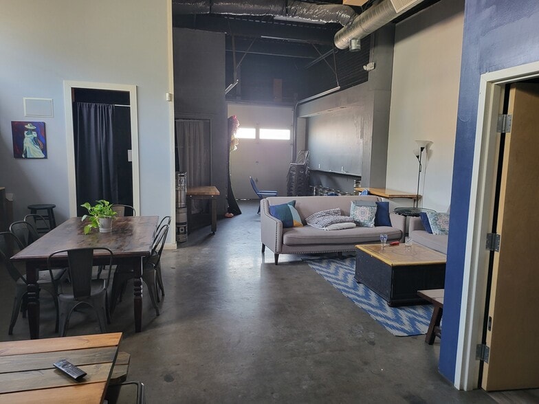 More Photos Of 1735 Oak St, Kansas City Restaurant For Lease