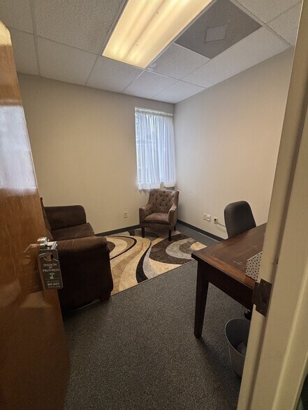 More Photos Of 305 Stoneridge Dr, Columbia Office For Sale