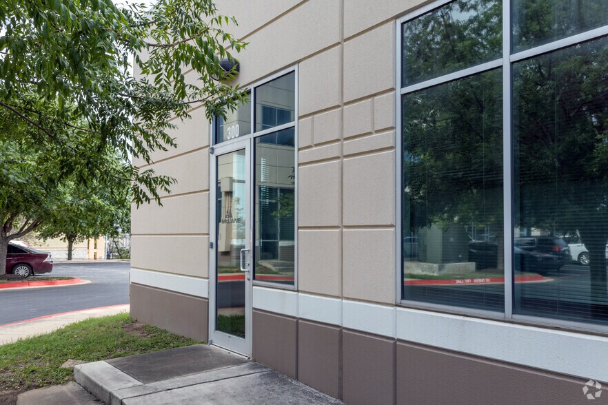 More Photos Of 2300 Greenhill Dr, Round Rock Office For Lease