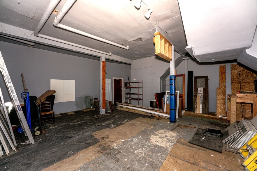 More Photos Of 2670-2678 N Holton St, Milwaukee Storefront Retail Residential For Sale