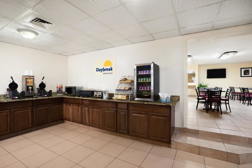 More Photos Of 1170 Airport Rd, Jacksonville Hotel For Sale