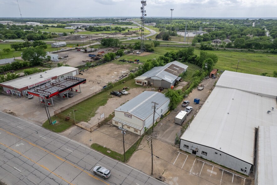 More Photos Of 1003 S Kaufman St, Ennis Warehouse For Sale
