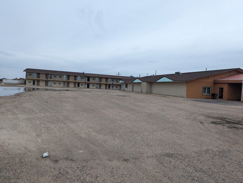 More Photos Of 450 S Lincoln St, Burlington Hotel For Sale