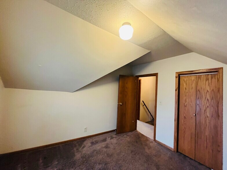 More Photos Of 919 S Pine St, Norfolk Flex For Sale