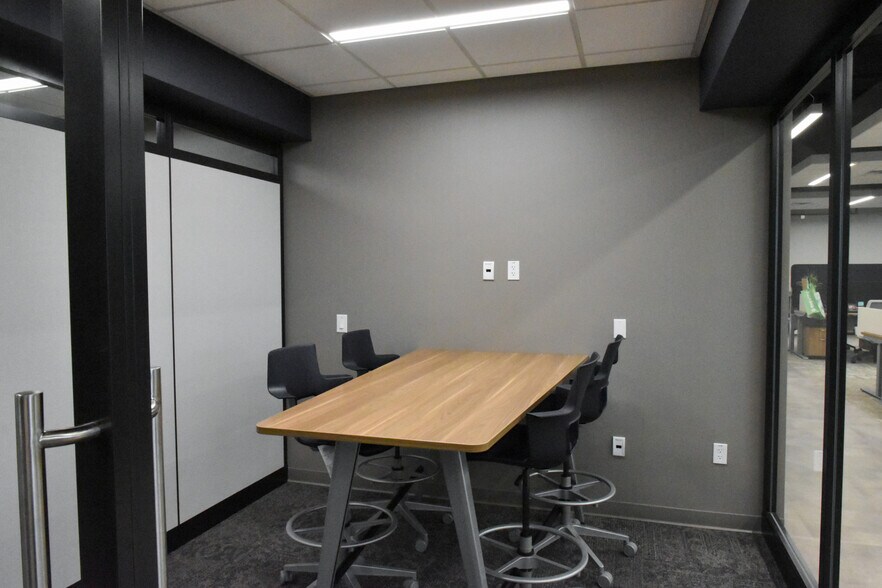 More Photos Of 3825 Electric Rd, Roanoke Storefront Retail Office For Lease