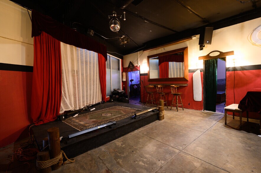 More Photos Of 4900-4904 W Adams Blvd, Los Angeles Freestanding For Sale