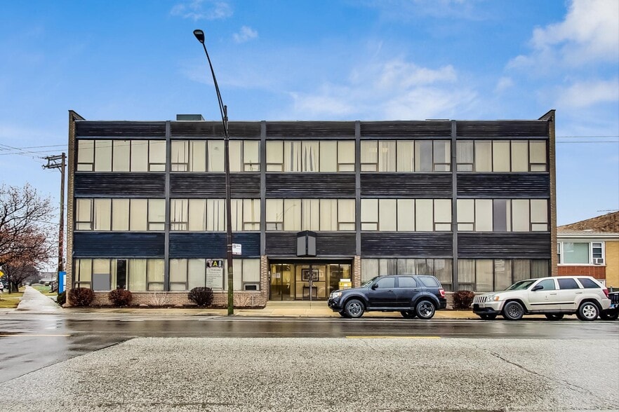 Primary Photo Of 5097 N Elston Ave, Chicago Medical For Lease