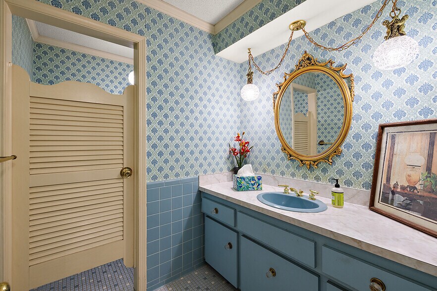 More Photos Of 22815 Kelly Rd, Eastpointe Loft Creative Space For Sale