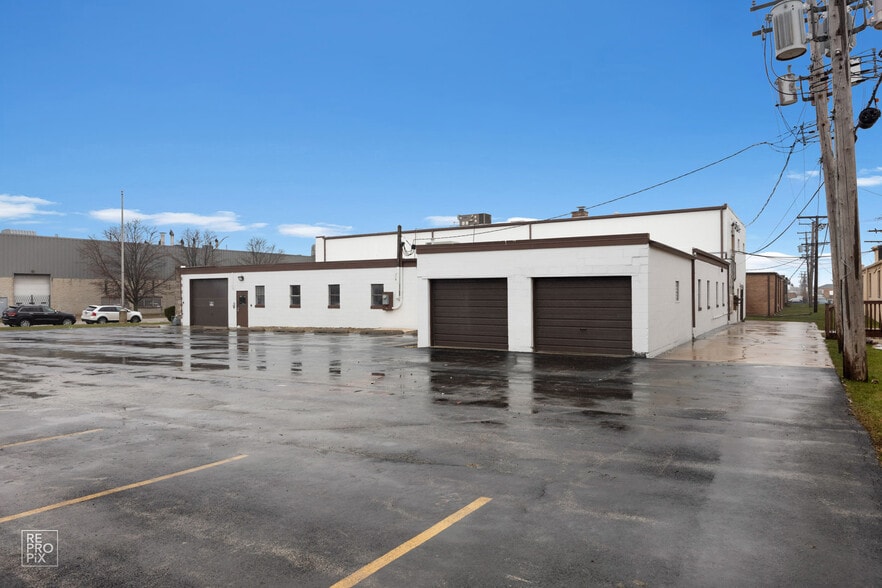 More Photos Of 223 Interstate Rd, Addison Light Manufacturing For Sale