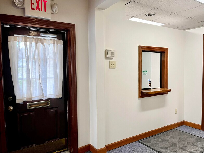 More Photos Of 350 5th Ave, Huntington Medical For Sale