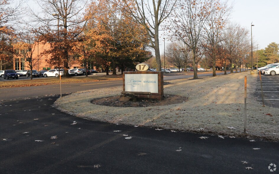 More Photos Of 17 Columbia Cir, Albany Office For Sale