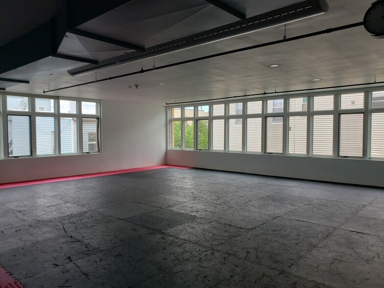 More Photos Of 2000 West St, Union City Office Residential For Lease