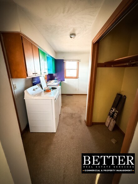 More Photos Of 3120 S Lincoln Ave, York Showroom For Sale