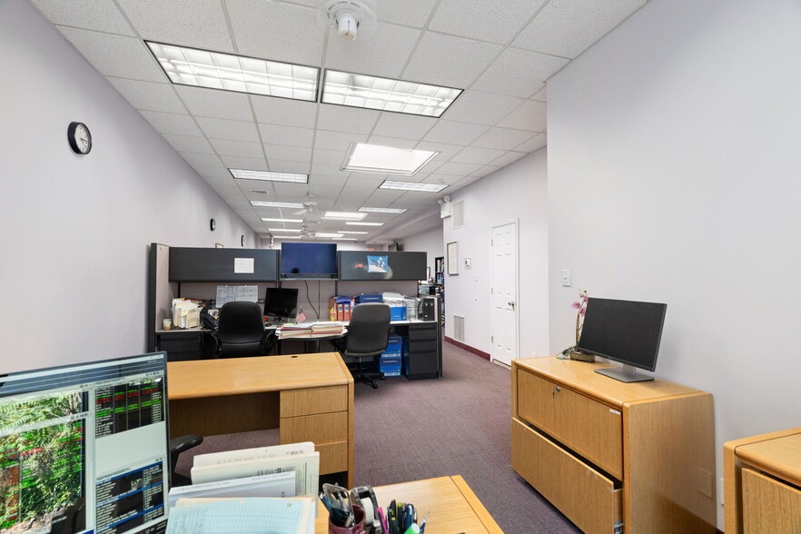More Photos Of 1190 Hylan Blvd, Staten Island Office For Sale
