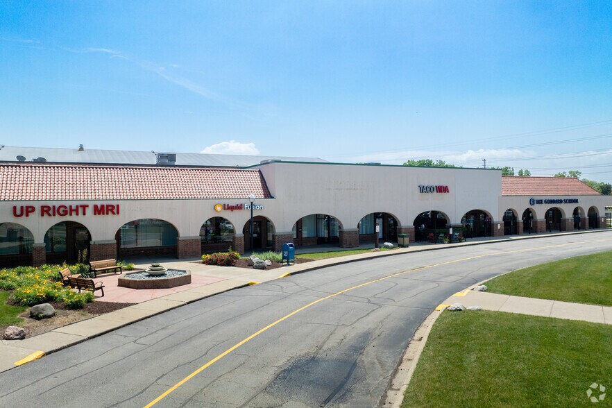 More Photos Of 405-493 Lake Cook Rd, Deerfield Storefront For Lease