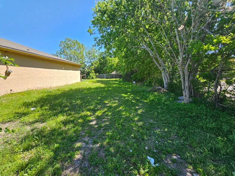 More Photos Of 8611 Martin Luther King Blvd, Houston Freestanding For Sale