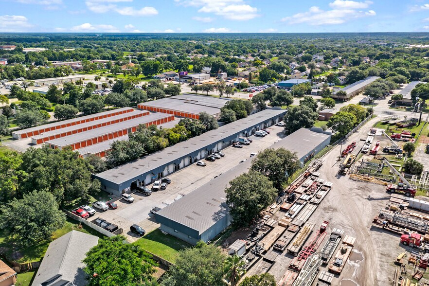 More Photos Of 214 N Goldenrod Rd, Orlando Light Manufacturing For Lease